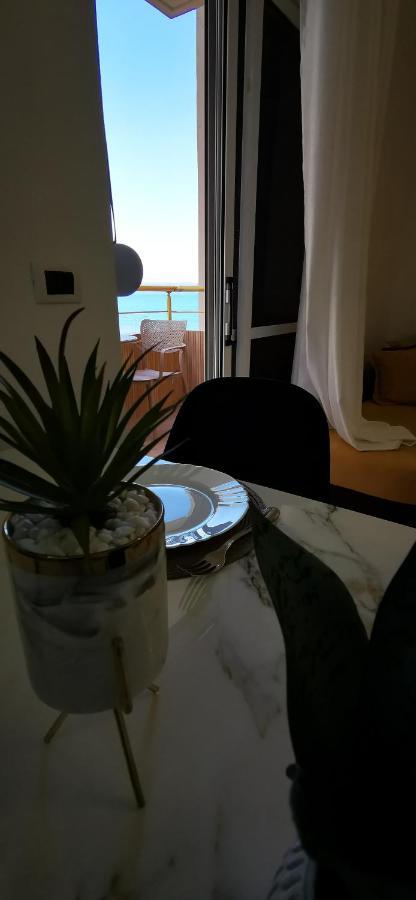 Lungomare Luxury Sea View Apartaments Vlore Luaran gambar
