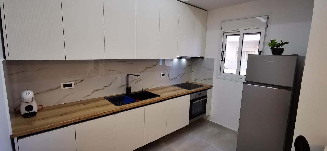 Lungomare Luxury Sea View Apartaments Vlore Luaran gambar