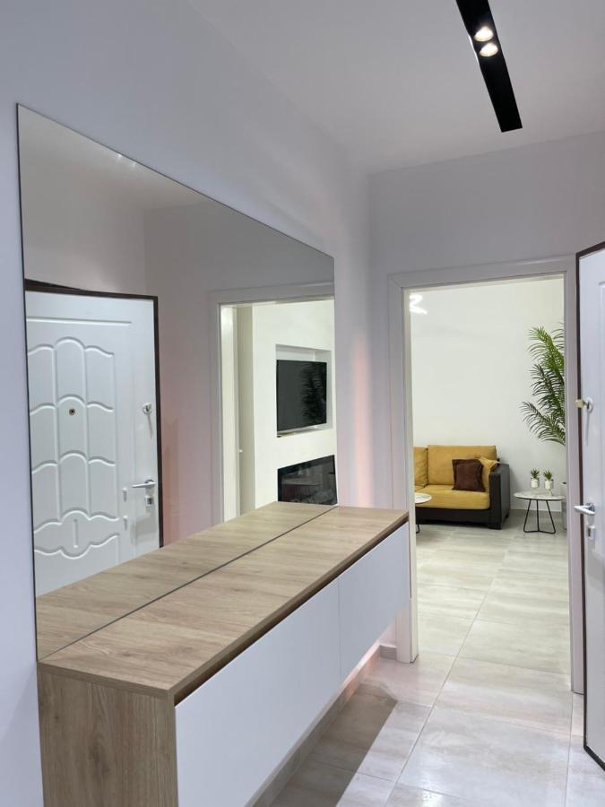 Lungomare Luxury Sea View Apartaments Vlore Luaran gambar