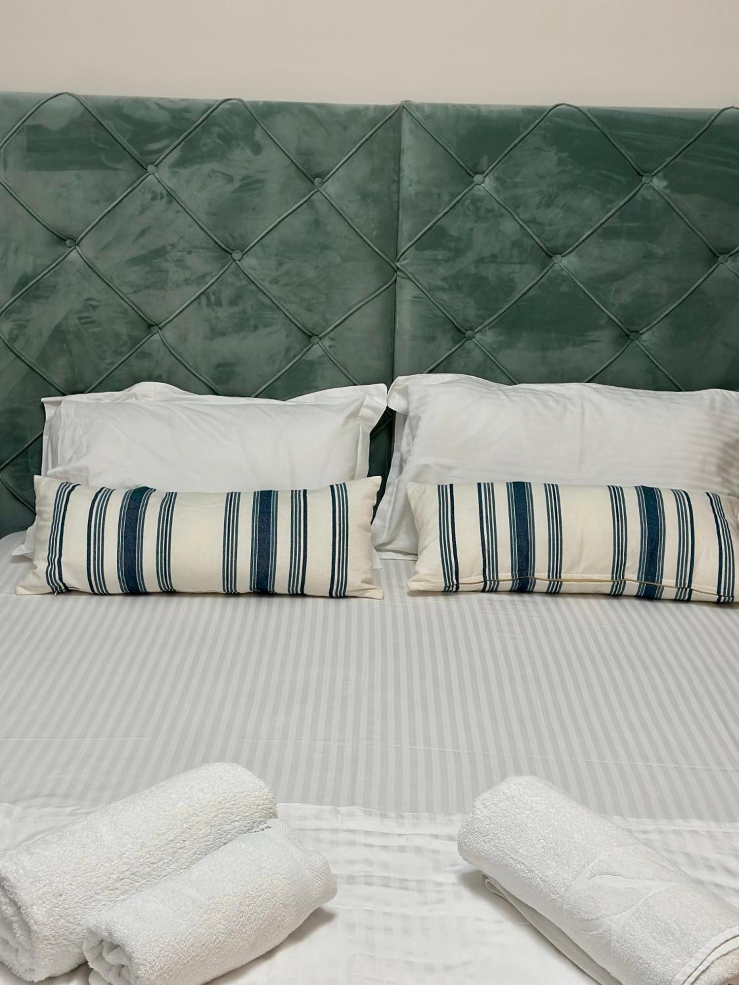 Lungomare Luxury Sea View Apartaments Vlore Luaran gambar