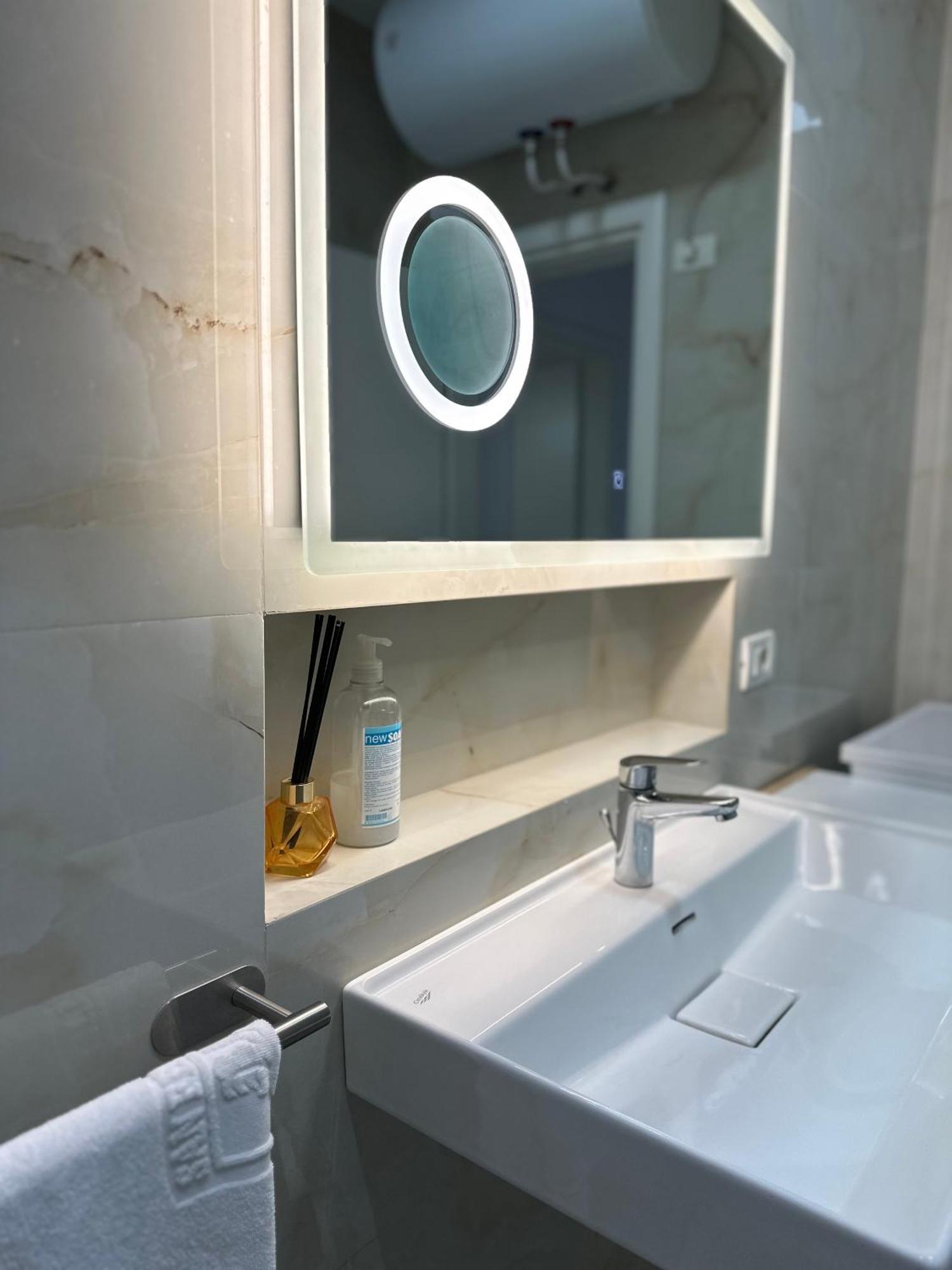 Lungomare Luxury Sea View Apartaments Vlore Luaran gambar