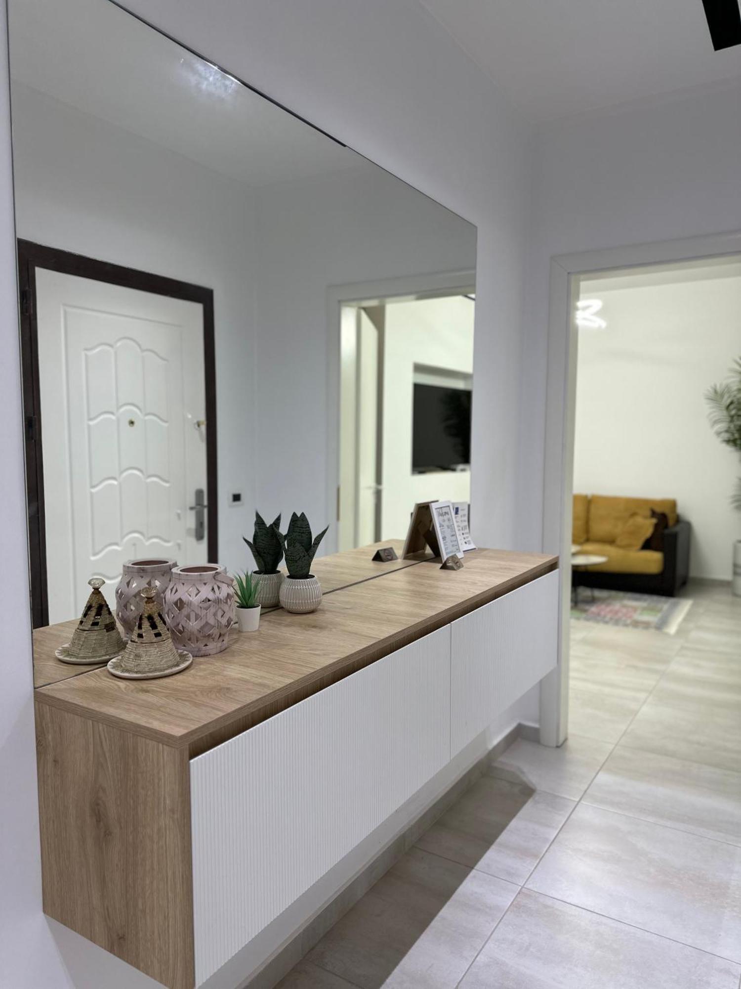 Lungomare Luxury Sea View Apartaments Vlore Luaran gambar