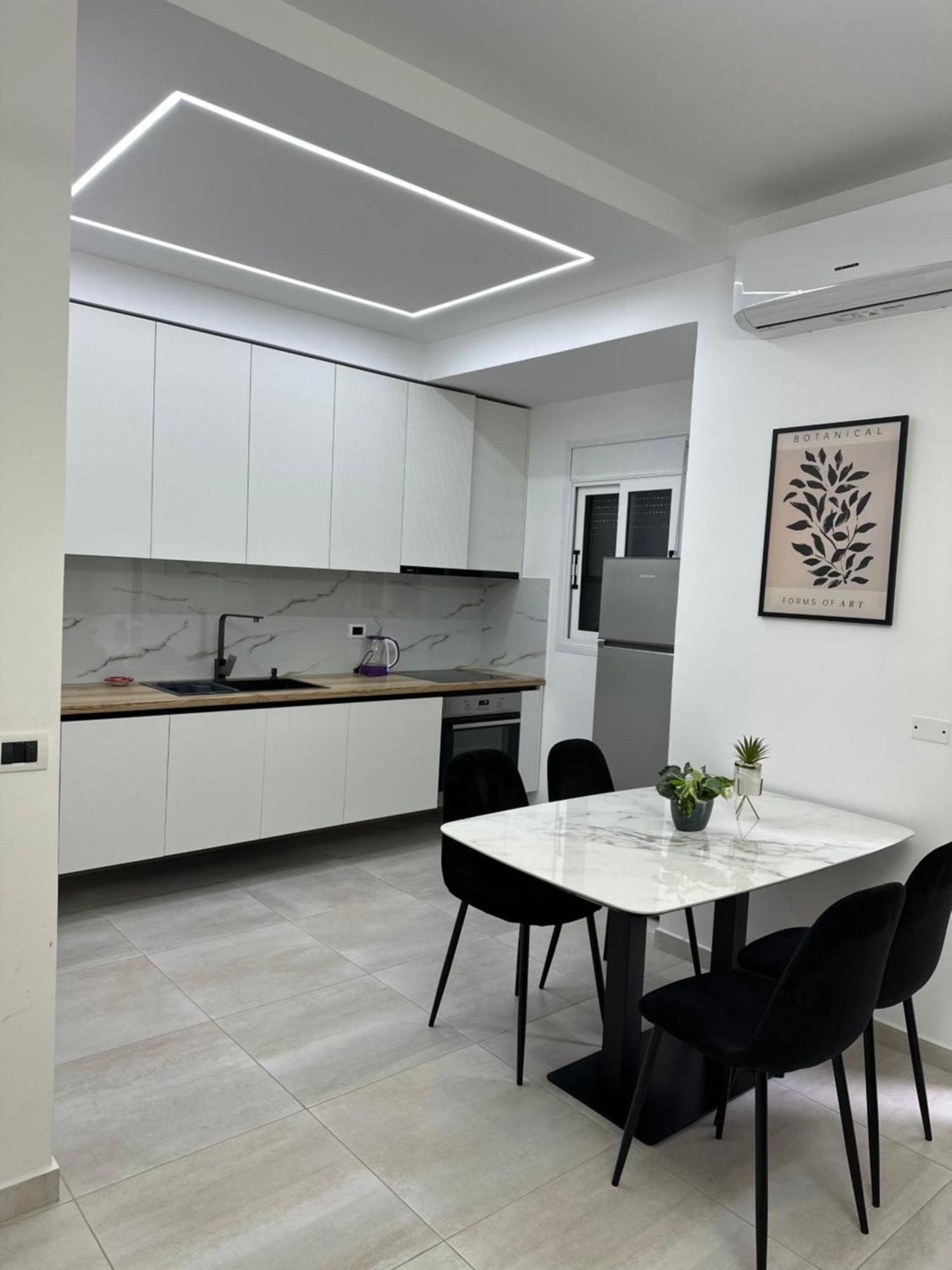 Lungomare Luxury Sea View Apartaments Vlore Luaran gambar
