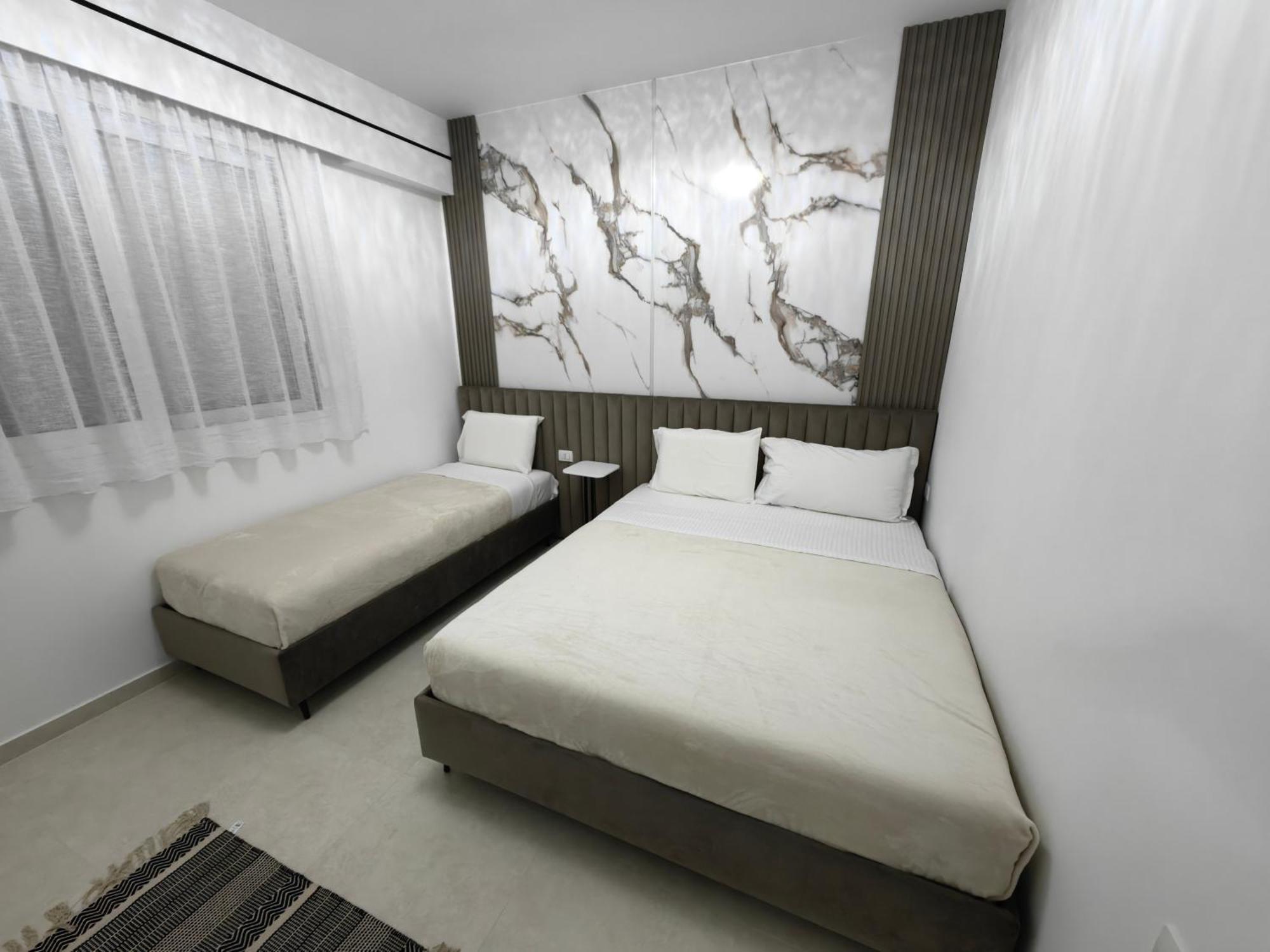 Lungomare Luxury Sea View Apartaments Vlore Bilik gambar