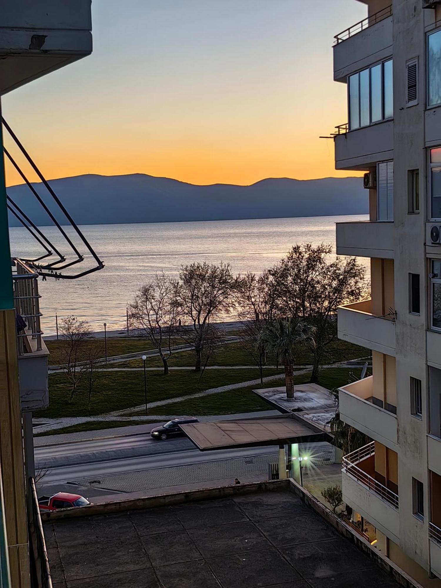 Lungomare Luxury Sea View Apartaments Vlore Bilik gambar