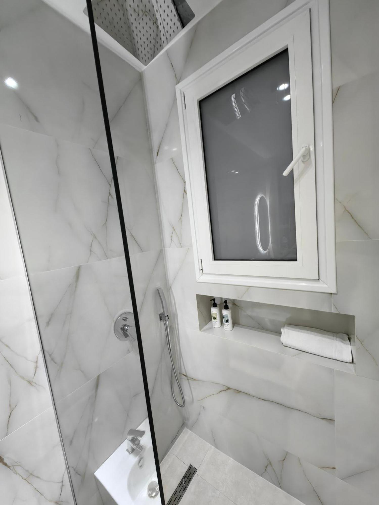 Lungomare Luxury Sea View Apartaments Vlore Bilik gambar