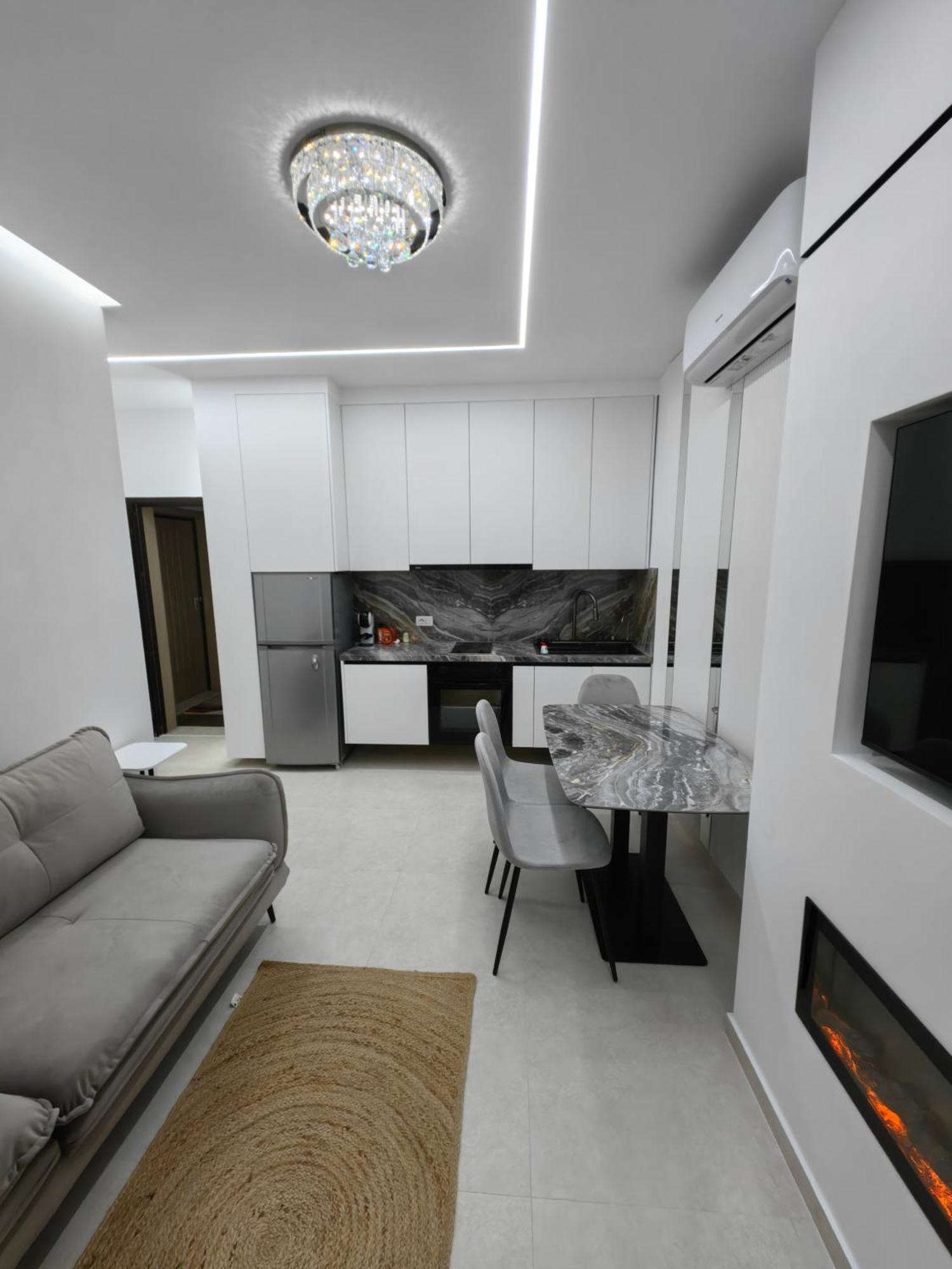 Lungomare Luxury Sea View Apartaments Vlore Bilik gambar